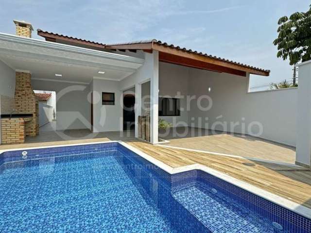 CASA à venda com piscina e 3 quartos em Peruíbe, no bairro Parque Balneario Oasis