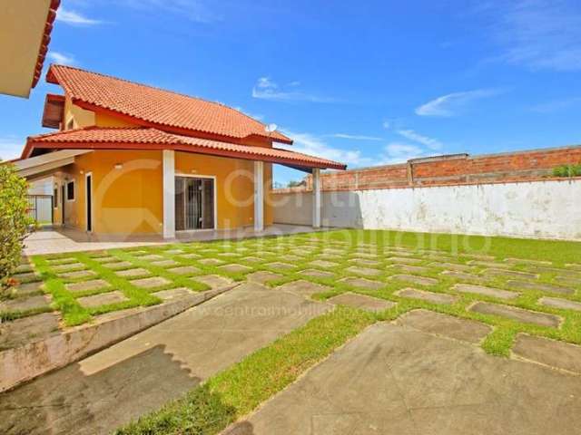 CASA à venda com 3 quartos em Peruíbe, no bairro Maria H Novaes