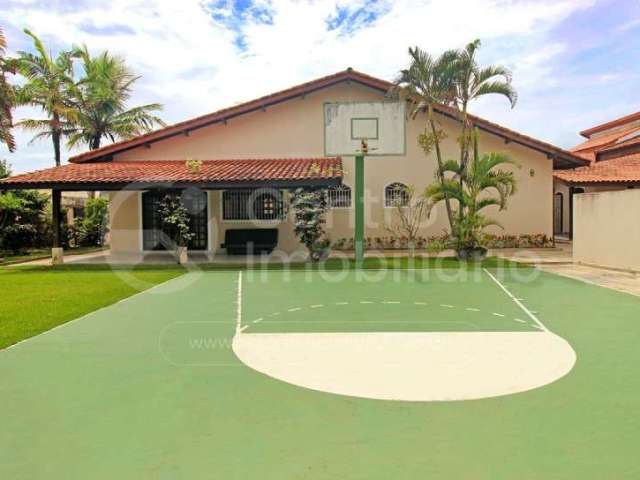 CASA à venda com piscina e 6 quartos em Peruíbe, no bairro Parque Balneario Oasis