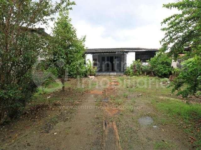 CASA à venda com piscina e 3 quartos em Peruíbe, no bairro Cidade Balneária Nova Peruíbe