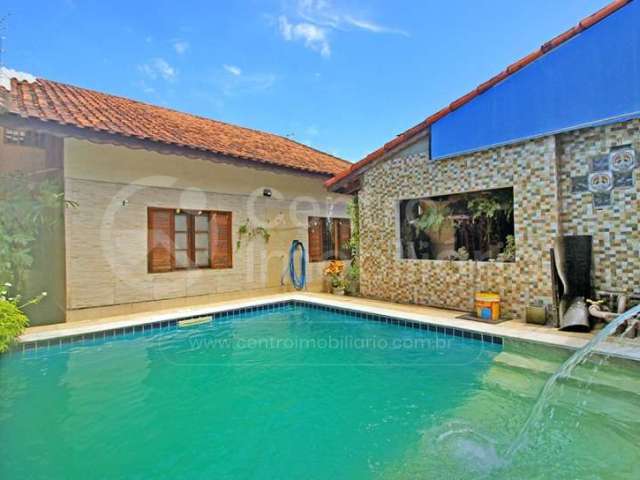 CASA à venda com piscina e 4 quartos em Peruíbe, no bairro Jardim Marcia