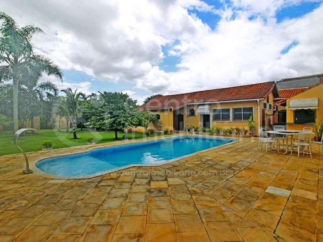 CASA à venda com piscina e 2 quartos em Peruíbe, no bairro Estancia Balnearia Maria Helena Novaes