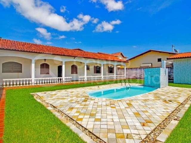 CASA à venda com piscina e 2 quartos em Peruíbe, no bairro Cidade Nova Peruíbe