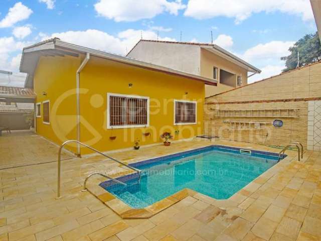 CASA à venda com piscina e 3 quartos em Peruíbe, no bairro Balneario Barra de Jangada