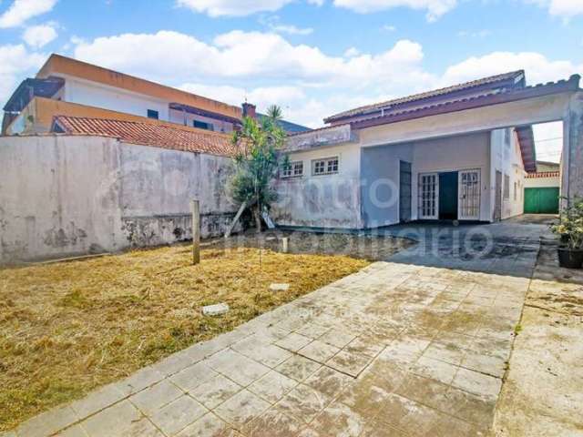 CASA à venda com 3 quartos em Peruíbe, no bairro Belmira Novaes