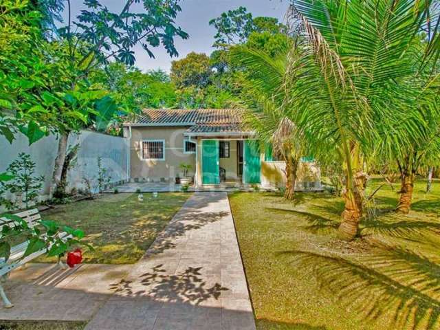 CASA à venda com piscina e 3 quartos em Peruíbe, no bairro Jardim Somar