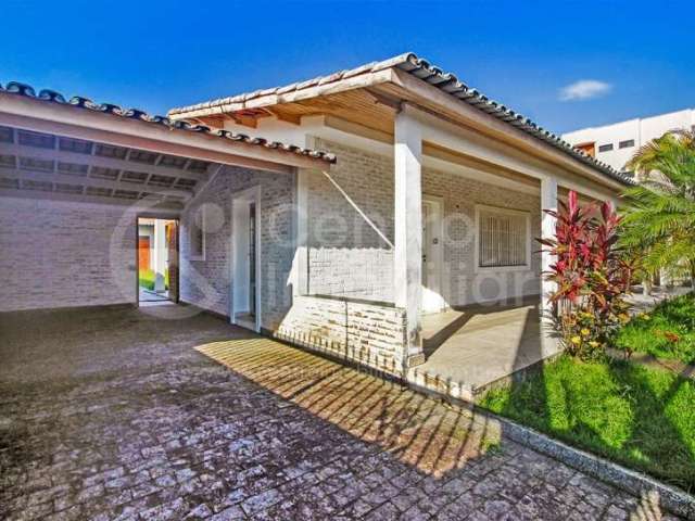 CASA à venda com 3 quartos em Peruíbe, no bairro Balneario Barra de Jangada