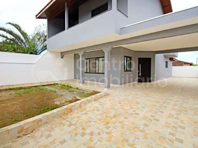 CASA à venda com 5 quartos em Peruíbe, no bairro Centro