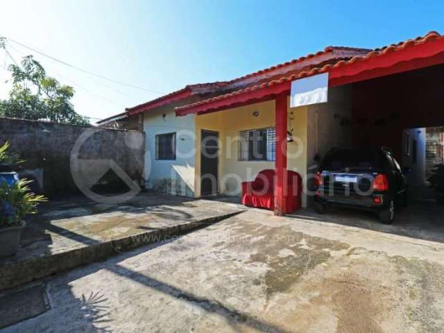 CASA à venda com 3 quartos em Peruíbe, no bairro Belmira Novaes