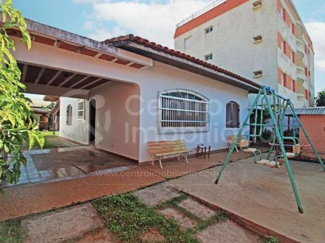 CASA à venda com piscina e 2 quartos em Peruíbe, no bairro Jardim Ribamar