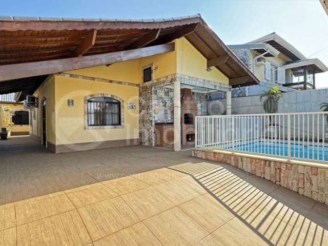 CASA à venda com piscina e 2 quartos em Peruíbe, no bairro Balneario Continental