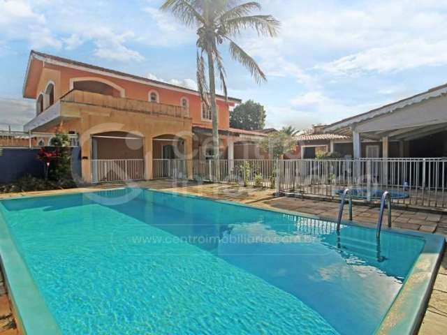 CASA à venda com piscina e 4 quartos em Peruíbe, no bairro Balneario Arpoador