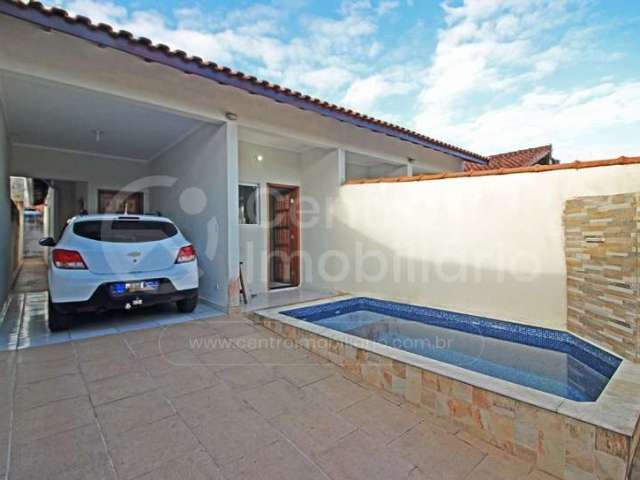 CASA à venda com piscina e 3 quartos em Peruíbe, no bairro Vila Romar