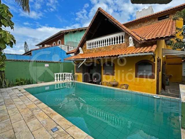 CASA à venda com piscina e 3 quartos em Peruíbe, no bairro Balneario Arpoador