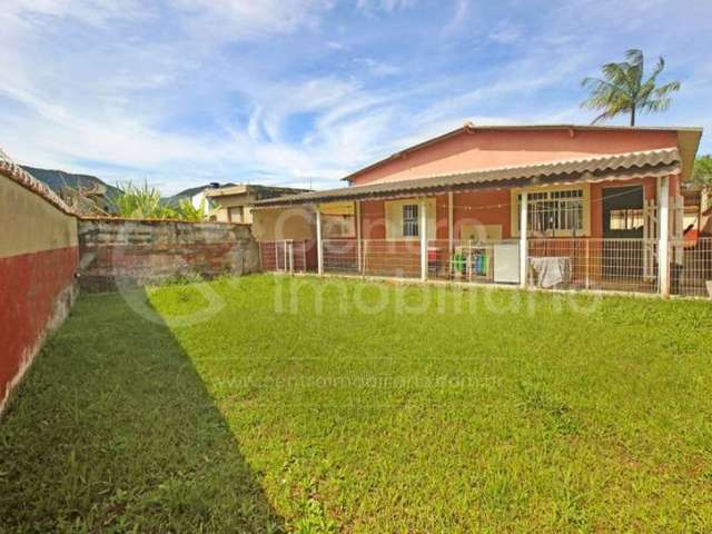 CASA à venda com 3 quartos em Peruíbe, no bairro Estancia dos Eucaliptos