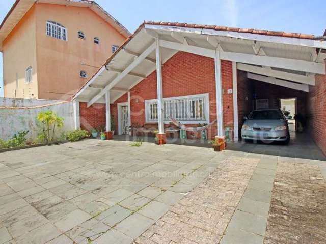 CASA à venda com 3 quartos em Peruíbe, no bairro Centro