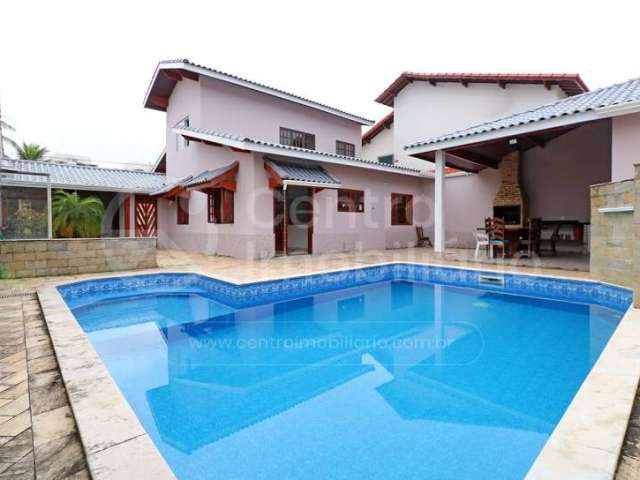 CASA à venda com piscina e 2 quartos em Peruíbe, no bairro Balneario Sambura