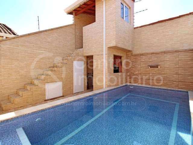 CASA à venda com piscina e 3 quartos em Peruíbe, no bairro Parque D Aville