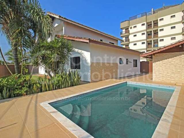 CASA à venda com piscina e 4 quartos em Peruíbe, no bairro Estancia Balnearia Convento Velho