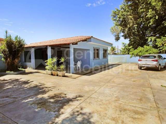 CASA à venda com 3 quartos em Peruíbe, no bairro Itatins