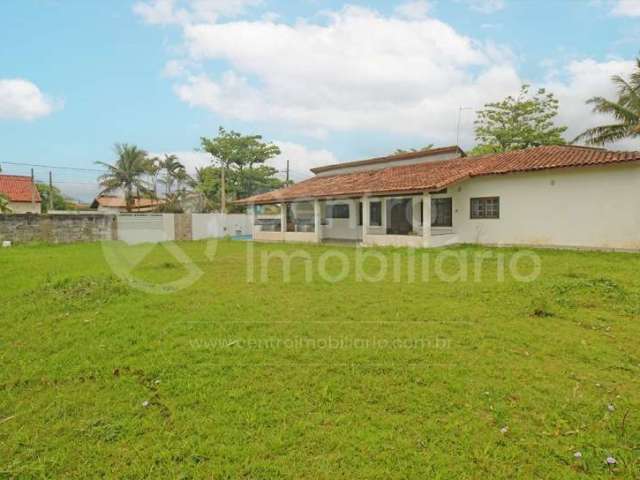 CASA à venda com 4 quartos em Peruíbe, no bairro Parque Balneario Oasis