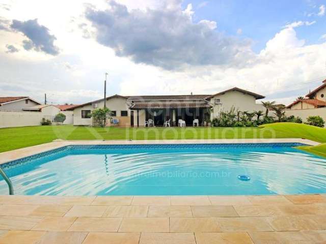 CASA à venda com piscina e 5 quartos em Peruíbe, no bairro Stella Maris