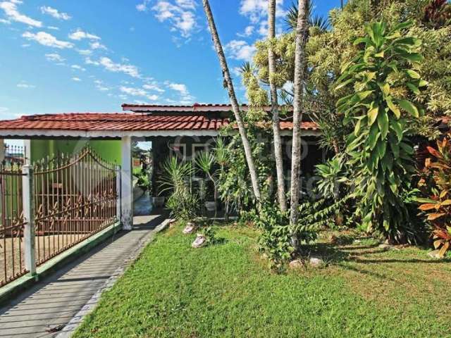 CASA à venda com 3 quartos em Peruíbe, no bairro Maria H Novaes