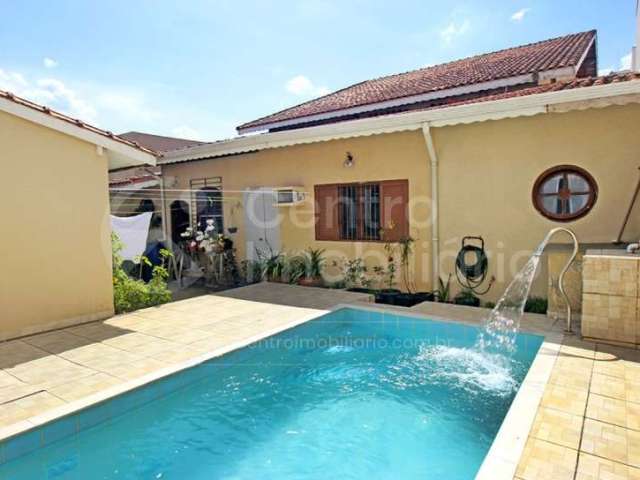 CASA à venda com piscina e 7 quartos em Peruíbe, no bairro Centro