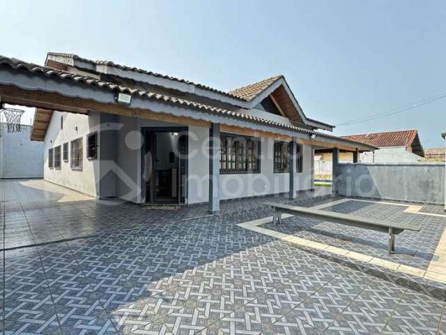 CASA à venda com piscina e 4 quartos em Peruíbe, no bairro Estancia Balnearia Convento Velho