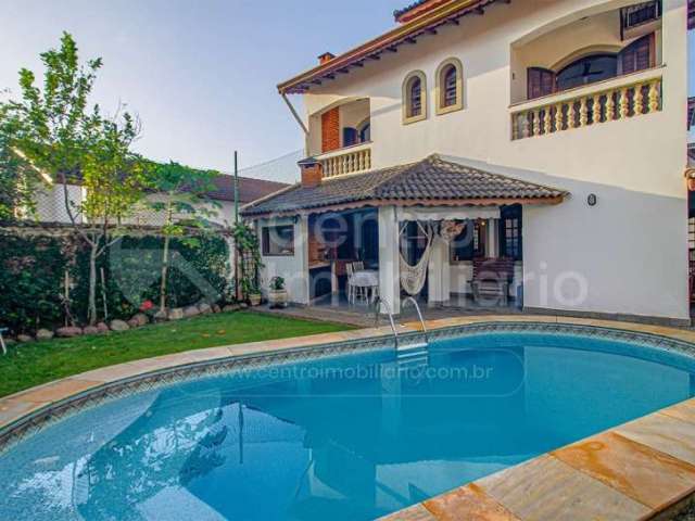 CASA à venda com piscina e 4 quartos em Peruíbe, no bairro Parque Balneario Oasis