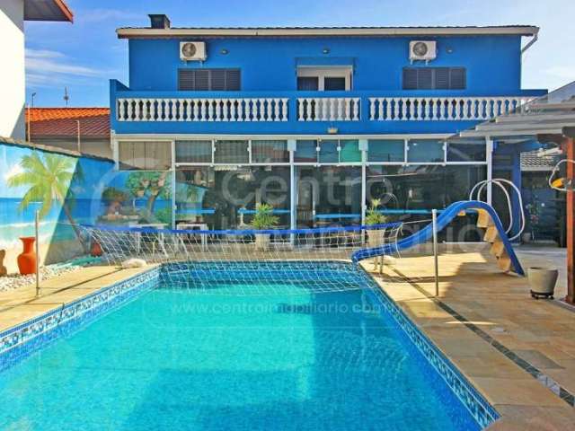 CASA à venda com piscina e 4 quartos em Peruíbe, no bairro Balneario Florida