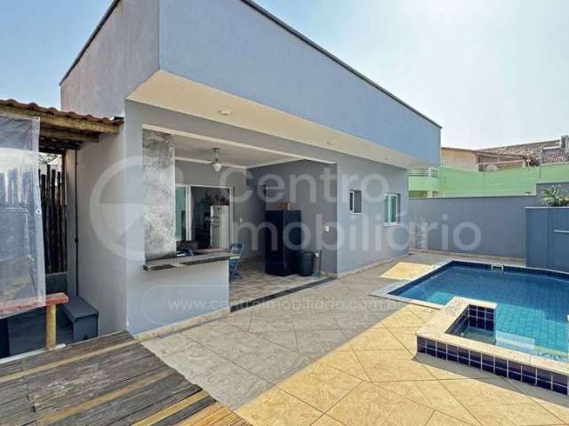 CASA à venda com piscina e 4 quartos em Peruíbe, no bairro Balneário Casa Blanca