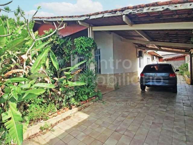 CASA à venda com 3 quartos em Peruíbe, no bairro Centro