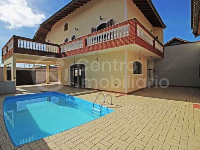 CASA à venda com piscina e 4 quartos em Peruíbe, no bairro Balneario Florida