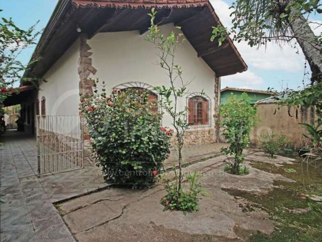 CASA à venda com 3 quartos em Peruíbe, no bairro Maria H Novaes