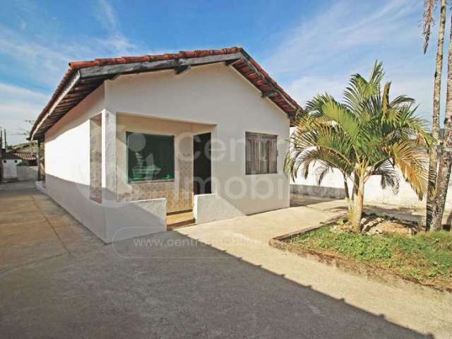 CASA à venda com 2 quartos em Peruíbe, no bairro Jardim Brasil