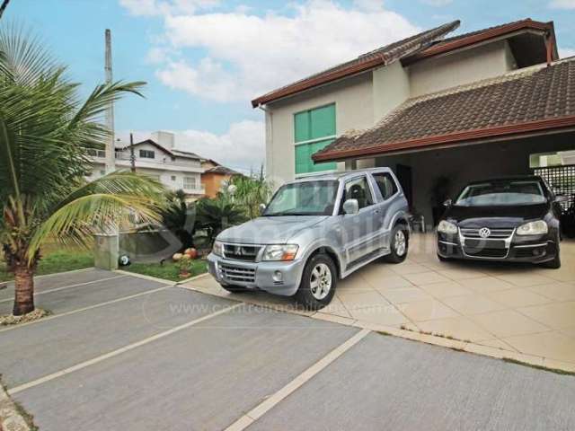 CASA à venda com 4 quartos em Peruíbe, no bairro Jd Tres Marias