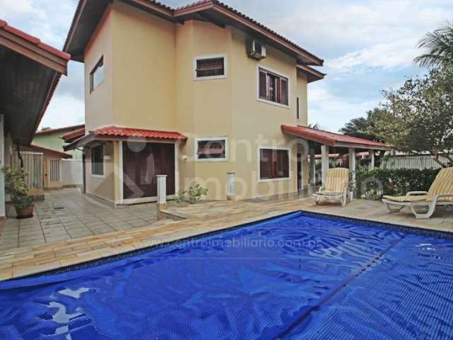 CASA à venda com piscina e 4 quartos em Peruíbe, no bairro Parque Balneario Oasis