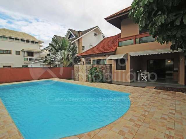 CASA à venda com piscina e 4 quartos em Peruíbe, no bairro Bougainvillee I