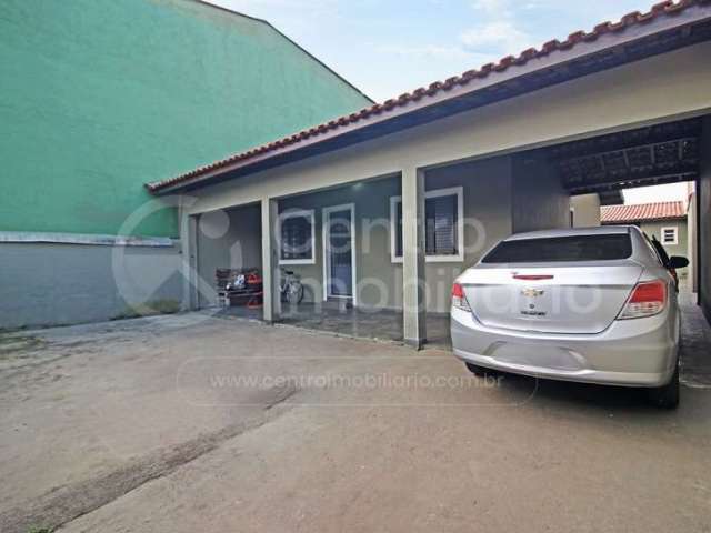 CASA à venda com 2 quartos em Peruíbe, no bairro Jardim Brasil