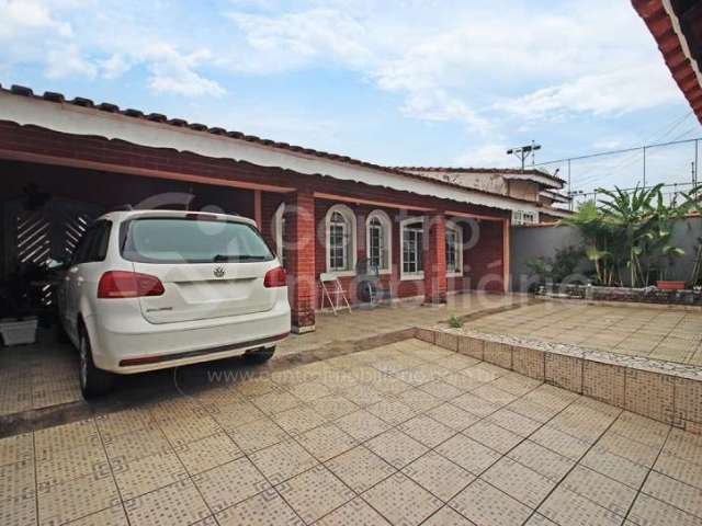 CASA à venda com 3 quartos em Peruíbe, no bairro Balneario Josedy