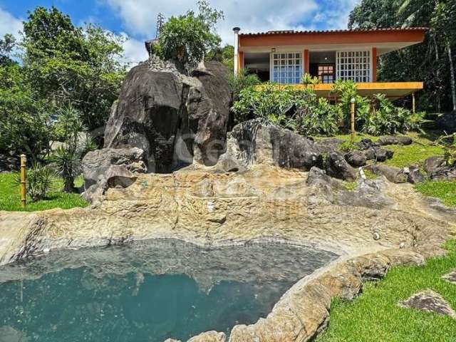 CASA à venda com piscina e 4 quartos em Peruíbe, no bairro Guarau