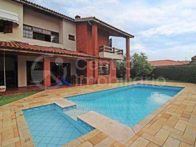 CASA à venda com piscina e 4 quartos em Peruíbe, no bairro Jardim Imperador