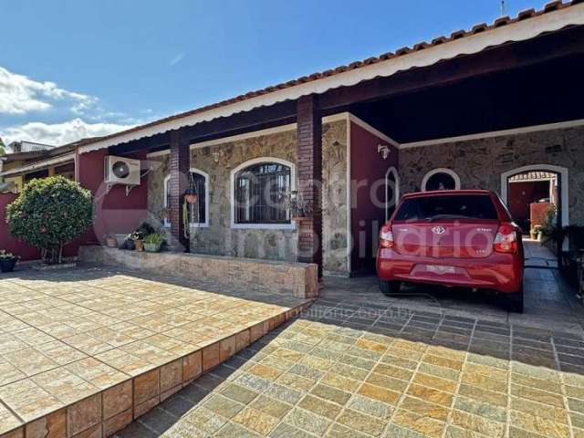 CASA à venda com 3 quartos em Peruíbe, no bairro Parque Balneario Oasis