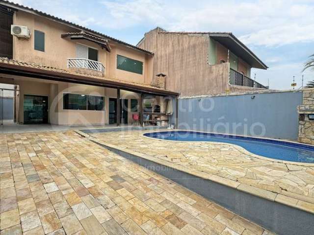 CASA à venda com piscina e 3 quartos em Peruíbe, no bairro Balneário Casa Blanca