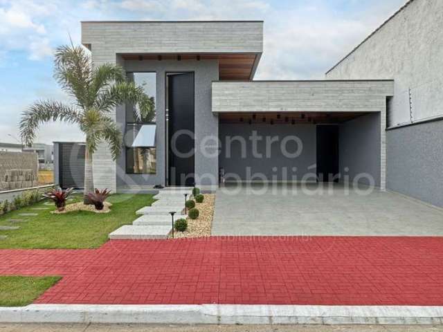 CASA à venda com piscina e 3 quartos em Peruíbe, no bairro Residencial Flora Rica