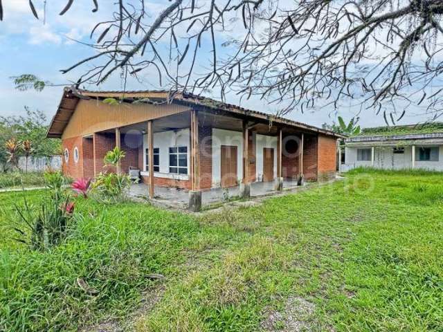 CASA à venda com 3 quartos em Peruíbe, no bairro Vila Erminda