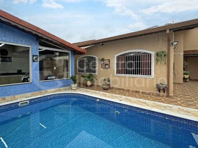 CASA à venda com piscina e 4 quartos em Peruíbe, no bairro Belmira Novaes