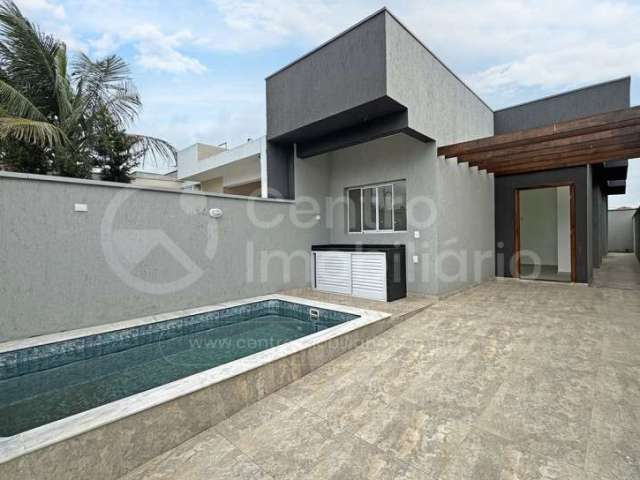 CASA à venda com piscina e 2 quartos em Peruíbe, no bairro Balneario Sao Joao Batista