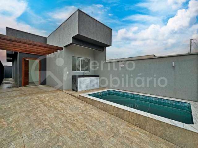 CASA à venda com piscina e 2 quartos em Peruíbe, no bairro Balneario Sao Joao Batista